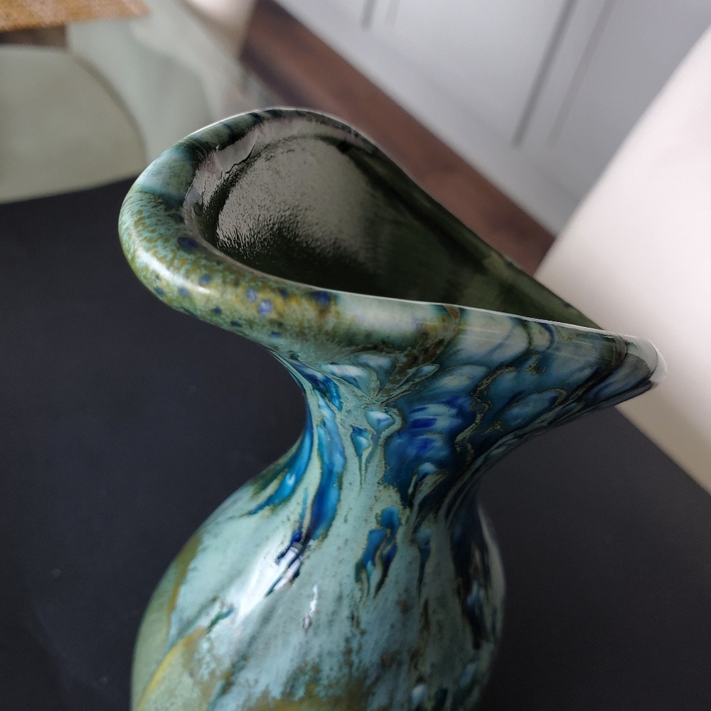 Sharon Hinton Vintage Art Pottery Carafe Vase with Spout. 10.25 inches - Picture 8 of 11